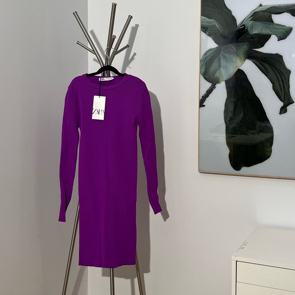 Bright Purple Bodycon Dress with sexy Back cutout - Picture 4 of 5